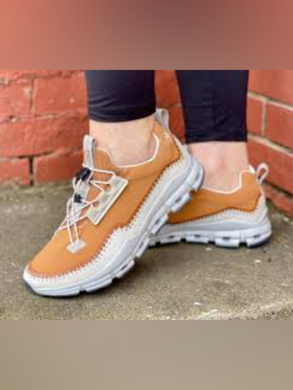 Women’s On cloud Tan Athletic Casual Shoes - Swiss Engineering Detail